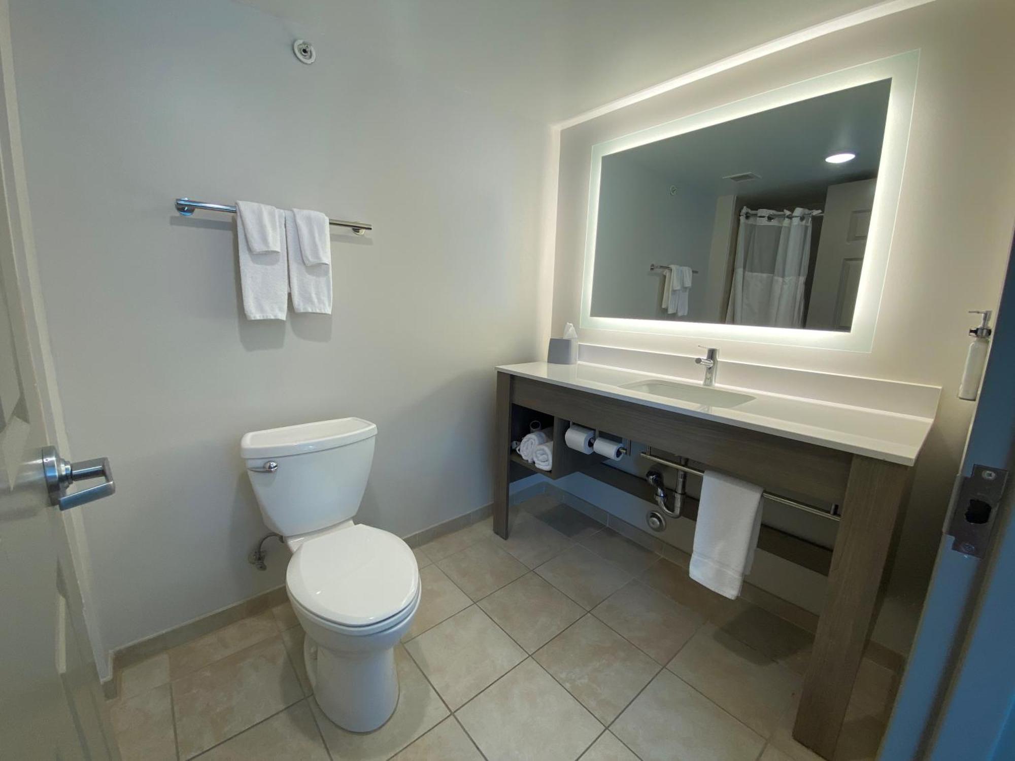 Wingate By Wyndham State Arena Raleigh/Cary Hotel Ngoại thất bức ảnh