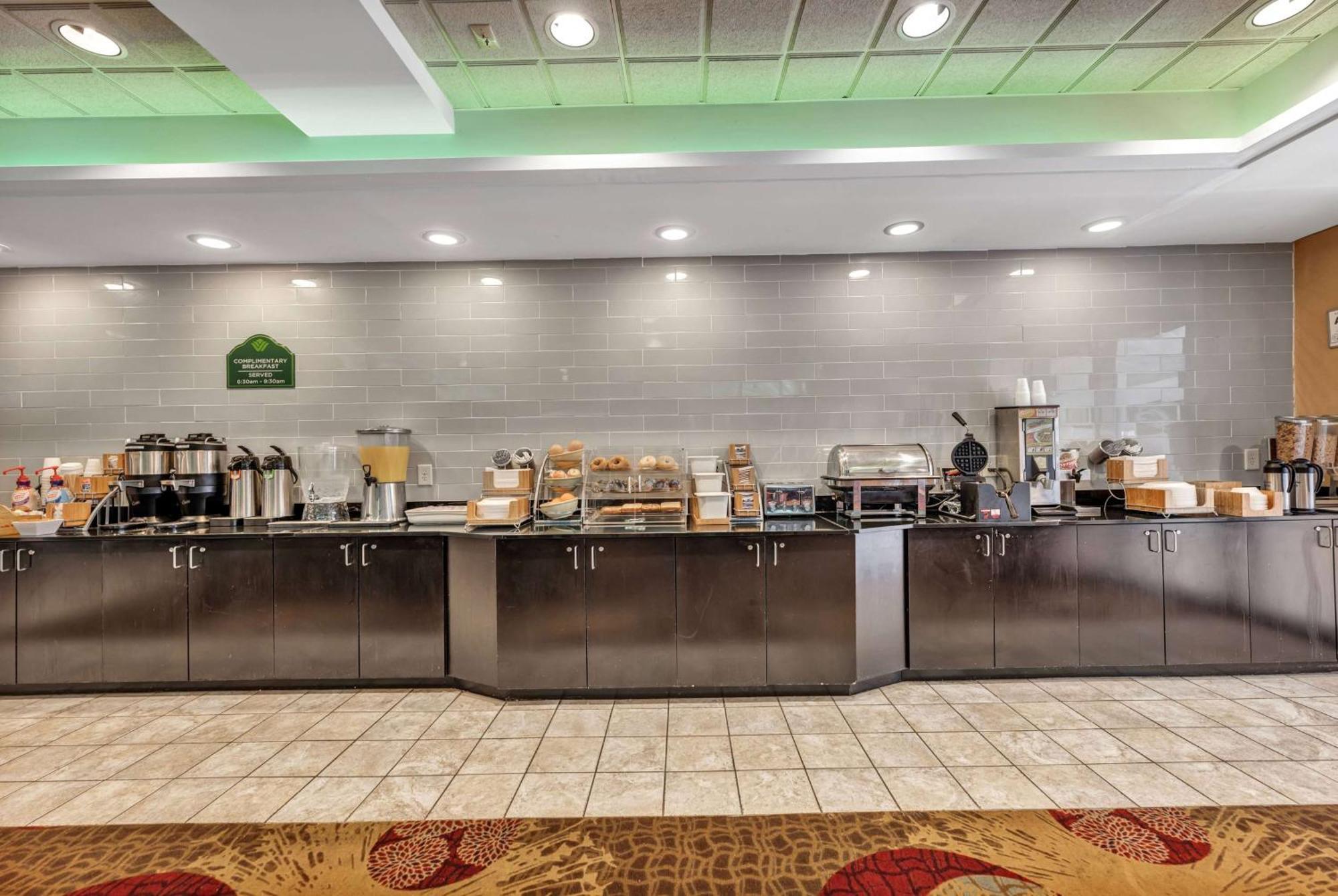 Wingate By Wyndham State Arena Raleigh/Cary Hotel Ngoại thất bức ảnh